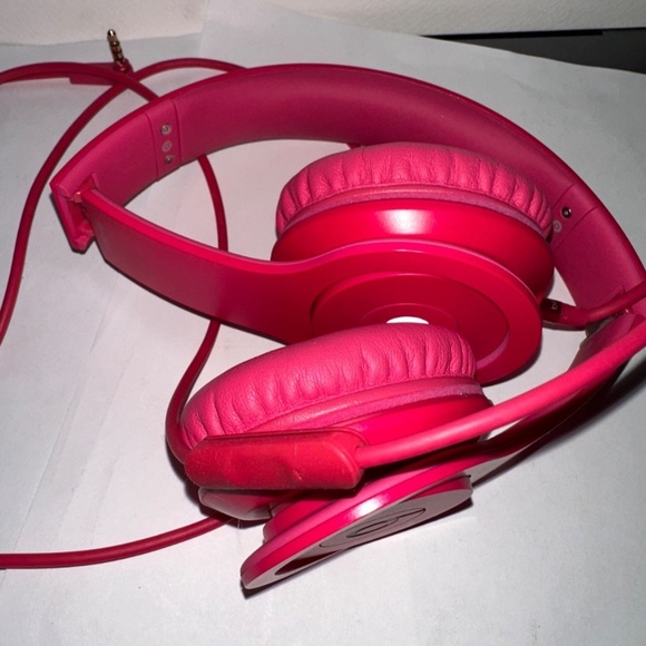 Beats Headphones Pink – Wired w/ Volume Control – Great Condition - Picture 6 of 13